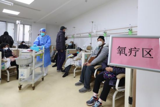 一線直擊：上海社區(qū)醫(yī)院助力重癥救治“關(guān)口前移”