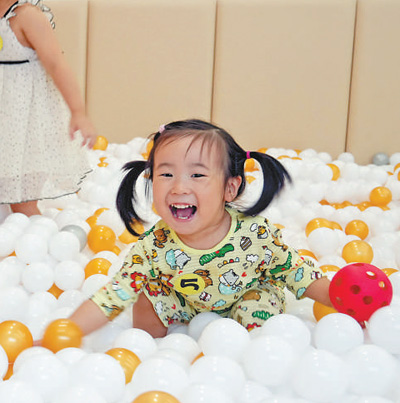 幼有所育,托起幸福童年-易網<a href=http://www.aoa7937.com/ target=_blank class=infotextkey>健康養生</a>網 幼有所育,托起幸福童年