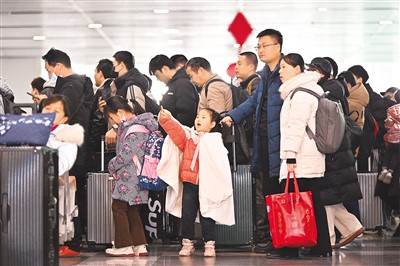 春運(yùn)路上，你的行李箱裝了啥？