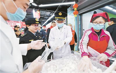 北京:62批次元宵和湯圓抽檢100%合格-易網(wǎng)健康<a href=http://www.aoa7937.com/jkys/ target=_blank class=infotextkey>養(yǎng)生</a>網(wǎng) 北京:62批次元宵和湯圓抽檢100%合格