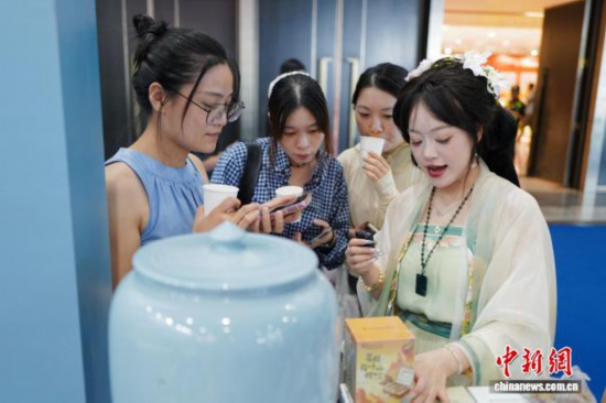 藥膳月餅走俏中秋 中醫藥文化“圈粉”新一代