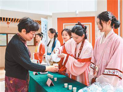 天氣轉寒，老年人該如何養生防病？（健康驛站）