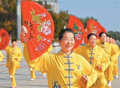 天氣轉寒，老年人該如何養生防?。浚ń】刁A站）