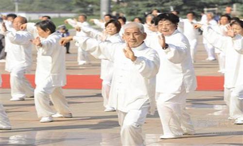 打太極拳的養生功效 有效治療慢性病