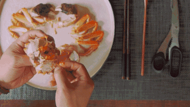 吃蟹是件風雅事，正確的吃蟹方式是這樣的，誤食有害健康哦