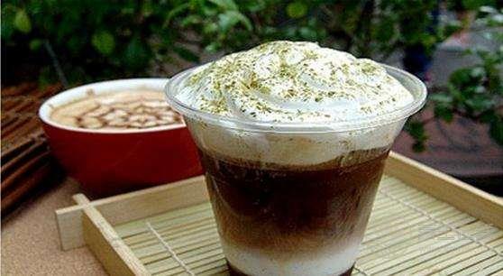 一杯奶茶相當(dāng)于5罐可樂6包薯片的含糖量