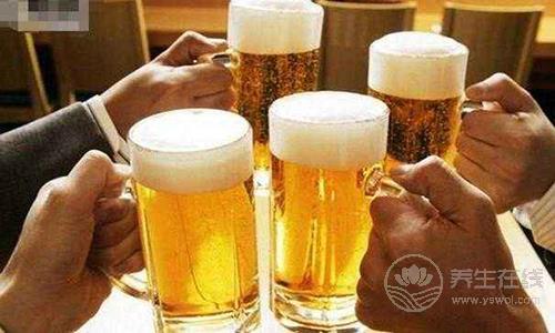六類人絕不能喝啤酒 高血壓患者喝啤酒使血壓劇升