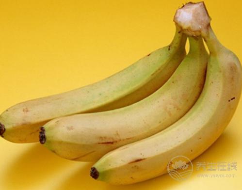 儲存香蕉不變色、不長黑斑的妙招，學了總能用得到