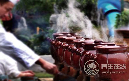 今日養(yǎng)生方：養(yǎng)發(fā)治脫發(fā)，何首烏煲湯