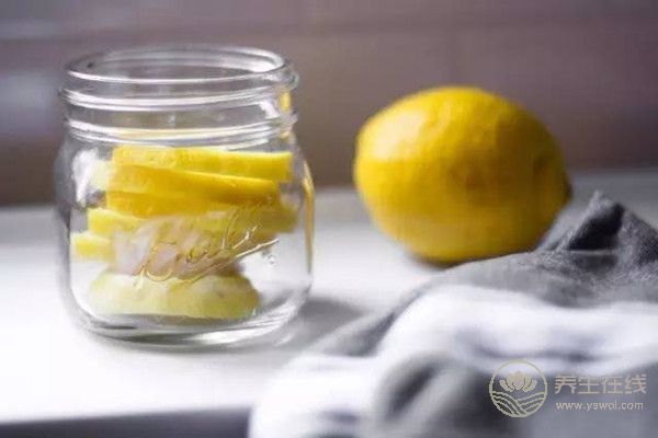 檸檬水美白，但不可過量飲用