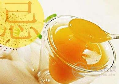 蜂蜜不能和什么一起吃？