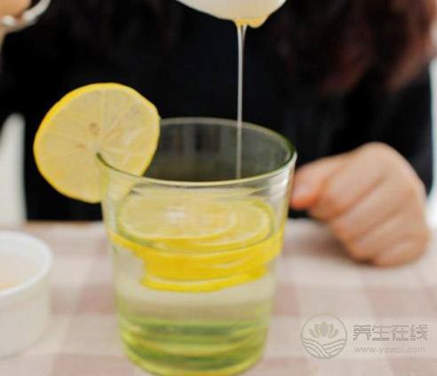 空腹喝檸檬蜂蜜水好不好 檸檬水什么時候喝最好 空腹喝檸檬蜂蜜水好不好 檸檬水什么時候喝最好