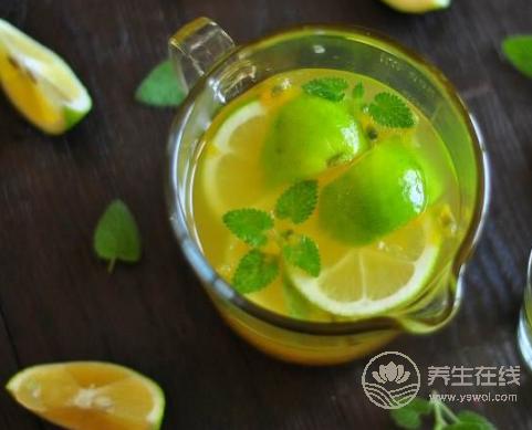 空腹喝檸檬蜂蜜水好不好 檸檬水什么時候喝最好 空腹喝檸檬蜂蜜水好不好 檸檬水什么時候喝最好