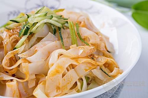 喝酒時(shí)不能吃這4樣食物，很多人都不知道