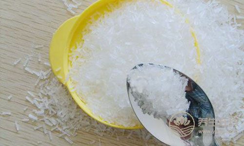 炒菜常放味精或雞精好，對人體有沒有害處？