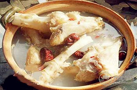 燉牛骨湯的功效和營養價值