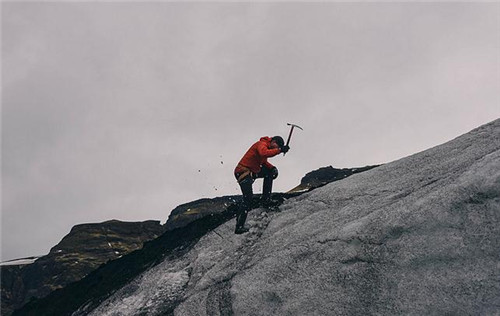 爬山時穿什么衣服更合適 適合爬山的季節