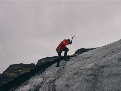 爬山時穿什么衣服更合適 適合爬山的季節