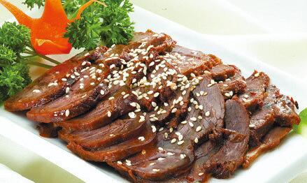 家常牛肉應(yīng)該怎樣燉比較容易燉爛