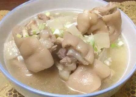 蘿卜豬腳湯應(yīng)該怎么做營養(yǎng)效果更好