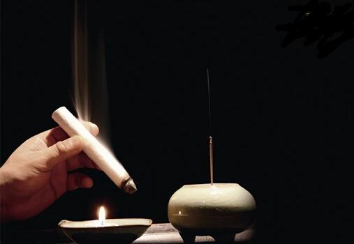 天氣發(fā)陰的時(shí)候身體是否適合艾灸-易網(wǎng)健康<a href=http://www.aoa7937.com/jkys/ target=_blank class=infotextkey>養(yǎng)生</a>網(wǎng) 天氣發(fā)陰的時(shí)候身體是否適合艾灸