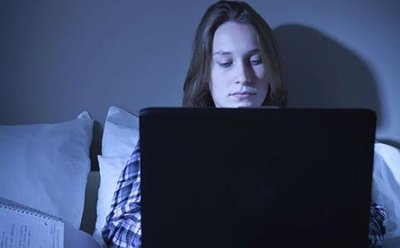 長時間的熬夜會加速我們身體的衰老嗎