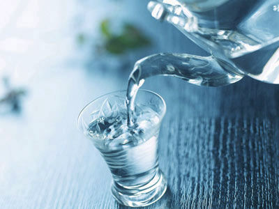 喝水時(shí)水太熱不小心燙到喉嚨怎么辦