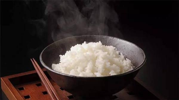 用電飯煲蒸米飯的技巧以及制作方法