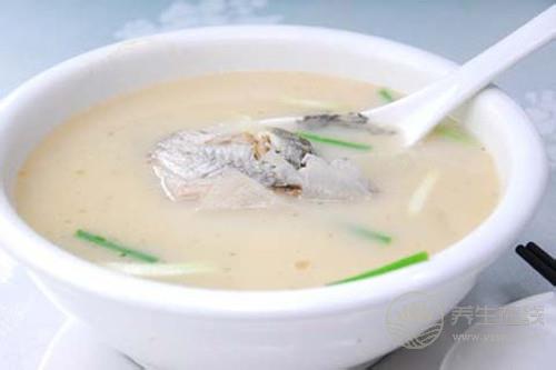 鯽魚湯有哪些簡單的做法 鯽魚湯的簡易做法-易網<a href=http://www.aoa7937.com/ target=_blank class=infotextkey>健康養生</a>網 鯽魚湯有哪些簡單的做法 鯽魚湯的簡易做法