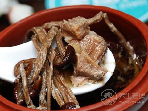 茶樹菇排骨湯的做法 茶樹菇的營養價值-易網健康<a href=http://www.aoa7937.com/jkys/ target=_blank class=infotextkey>養生</a>網 茶樹菇排骨湯的做法 茶樹菇的營養價值
