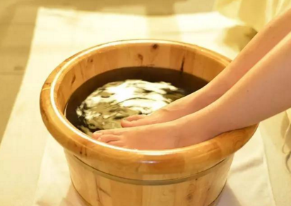 正確的泡腳方法我們應該如何泡腳