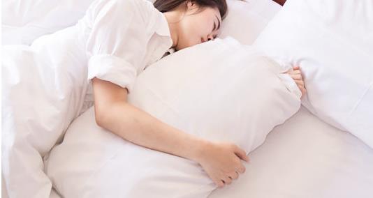 天天吃的哪些食物會導致我們晚上容易失眠呢