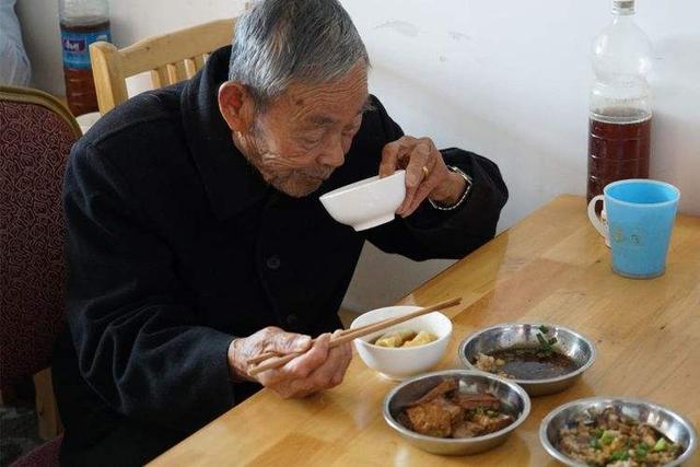 中醫大師：四十五歲以后，能保證這4件事的人，離長命不容易遠