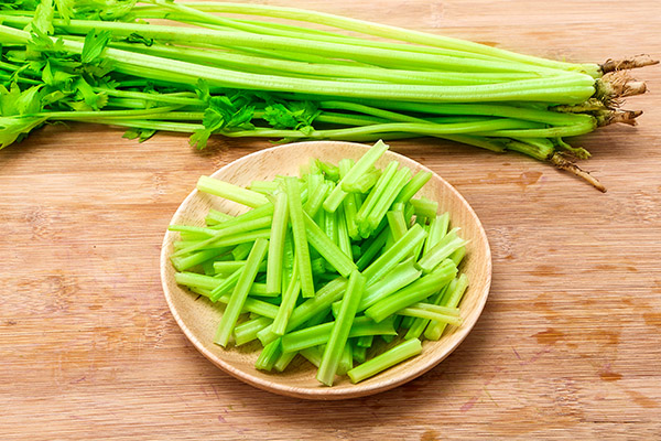 吃芹菜確實(shí)能降血脂嗎