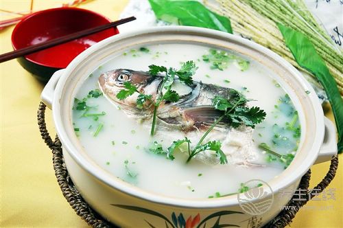 “三高”人群不適宜喝魚頭湯-易網健康<a href=http://www.aoa7937.com/jkys/ target=_blank class=infotextkey>養生</a>網 “三高”人群不適宜喝魚頭湯