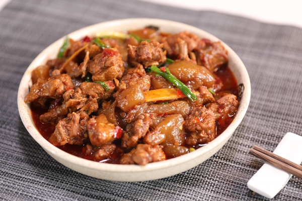 魔芋是怎么制作出來(lái)的 魔芋的原料是啥