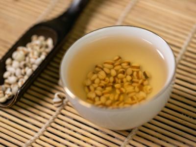 喝荷葉茶會增加濕氣嗎 女性喝荷葉茶的好處