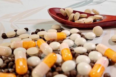 盤點心梗救命三樣藥 突發心梗的急救方法-易網健康<a href=http://www.aoa7937.com/jkys/ target=_blank class=infotextkey>養生</a>網 盤點心梗救命三樣藥 突發心梗的急救方法