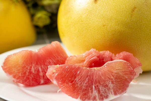葡萄柚中的維生素C能幫助增強免疫力嗎-易網(wǎng)健康<a href=http://www.aoa7937.com/jkys/ target=_blank class=infotextkey>養(yǎng)生</a>網(wǎng) 葡萄柚中的維生素C能幫助增強免疫力嗎