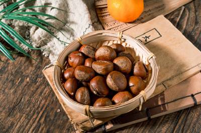 板栗降血糖還是升血糖 吃板栗降血糖的三個搭配-易網健康<a href=http://www.aoa7937.com/jkys/ target=_blank class=infotextkey>養生</a>網 板栗降血糖還是升血糖 吃板栗降血糖的三個搭配