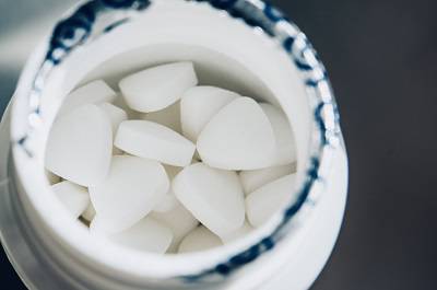 一旦吃了利伐沙班就不能停嗎 揭秘亂吃利伐沙班片6大忌-易網健康<a href=http://www.aoa7937.com/jkys/ target=_blank class=infotextkey>養生</a>網 一旦吃了利伐沙班就不能停嗎 揭秘亂吃利伐沙班片6大忌