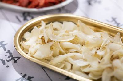 陰虛火旺必吃三大食物 陰慮火旺吃什么食物調(diào)理-易網(wǎng)健康<a href=http://www.aoa7937.com/jkys/ target=_blank class=infotextkey>養(yǎng)生</a>網(wǎng) 陰虛火旺必吃三大食物 陰慮火旺吃什么食物調(diào)理