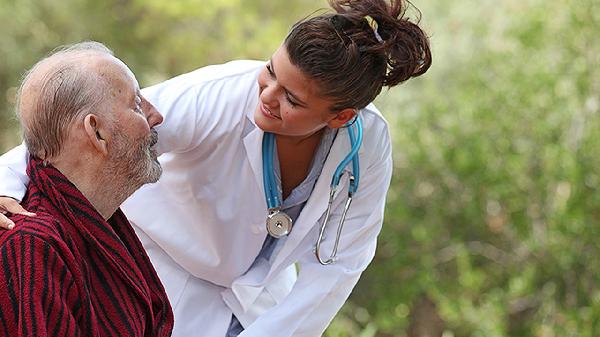 作息規律也中風?70歲老夫妻同時腦梗,背后3個睡眠陷阱被揭開-易網健康<a href=http://www.aoa7937.com/jkys/ target=_blank class=infotextkey>養生</a>網 作息規律也中風?70歲老夫妻同時腦梗,背后3個睡眠陷阱被揭開