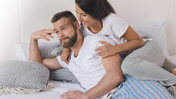 雙腳夾緊男方的臀部 男士次次都巧助她性高潮-易網(wǎng)健康<a href=http://www.aoa7937.com/jkys/ target=_blank class=infotextkey>養(yǎng)生</a>網(wǎng) 雙腳夾緊男方的臀部 男士次次都巧助她性高潮