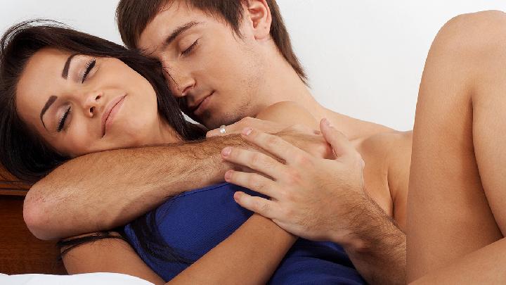 背入式性愛是怎樣的體驗 男女不能錯過的性愛姿勢