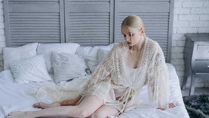 愛撫乳房的環形路線  女人性高潮的導航圖