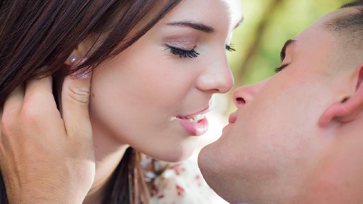 夫妻性生活就是例行公事嗎 男女必學的幾種性游戲