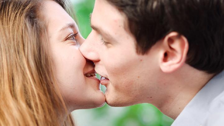 夫妻久別重逢怎么過性生活 激發夫妻性興奮要用這幾招
