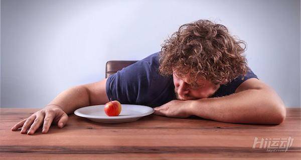 你還敢再節(jié)食減肥嗎？看看不吃晚餐的5個生理反應(yīng)