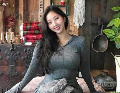 有著不輸卡戴珊的性感身材，卻有著精致小巧的臉